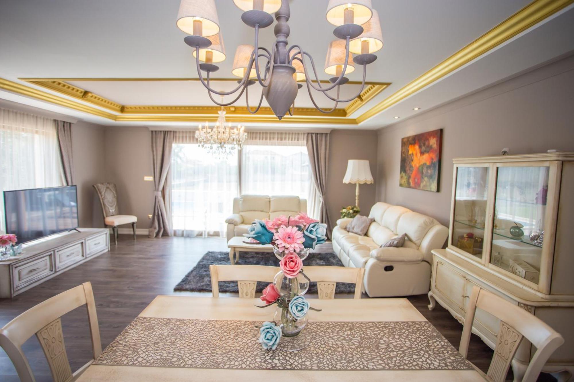Mihaela Villa